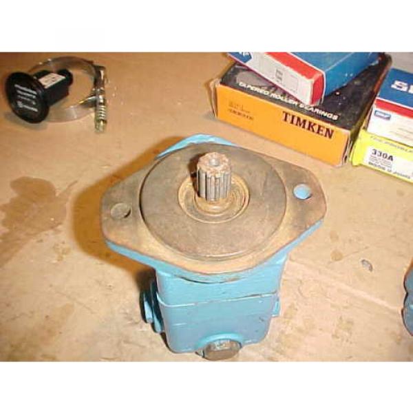 Origin Vickers Eaton Hydraulic Power Steering Vane Pump  V10NF-1S7T-38B-4J20R #8 image