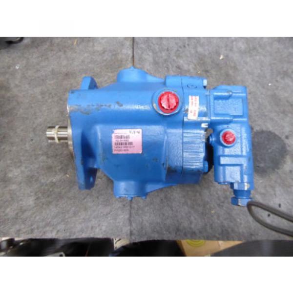 NEW EATON VICKERS PISTON PUMP PVQ32-B2R # 02-341682 #1 image