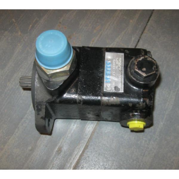 Vickers V10 Series Hydraulic Vane Pump  V10F-1S7T-11B70   ( 5/8 Shaft 9 Tooth ) #1 image