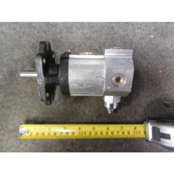 NEW FABCO HYDRAULIC PUMP # PLM10.6.3G0-36R8-L0B/0C-N-L #1 image