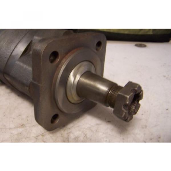 EATON 104-1854-006 HYDRAULIC PUMP 1/2#034; NPT CONNECTION #4 image